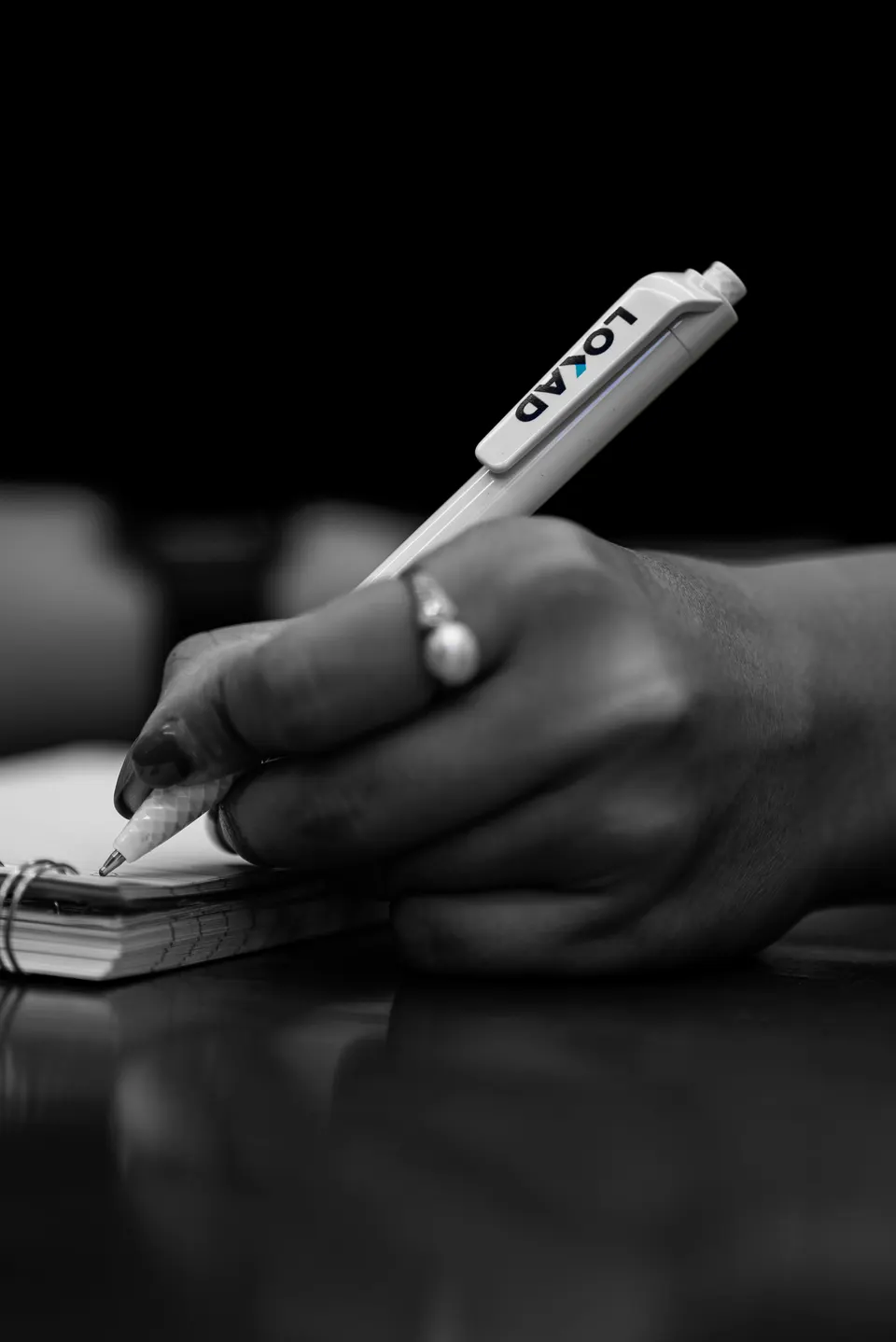 Hand writing notes with a LOKAD pen